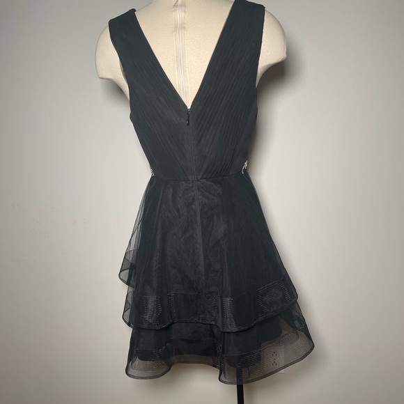 Floral embroidered blck tulle BCBG Cocktail dress size 4 - Picture 2 of 8